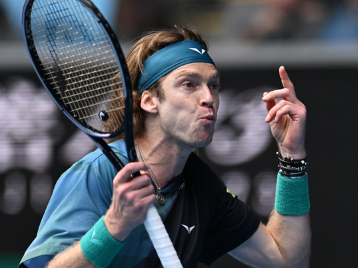 更是在亚洲 更是在亚洲