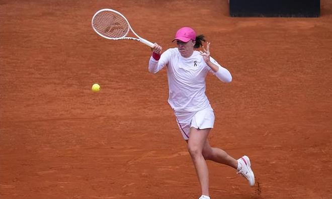 成鲜明对比 成鲜明对比