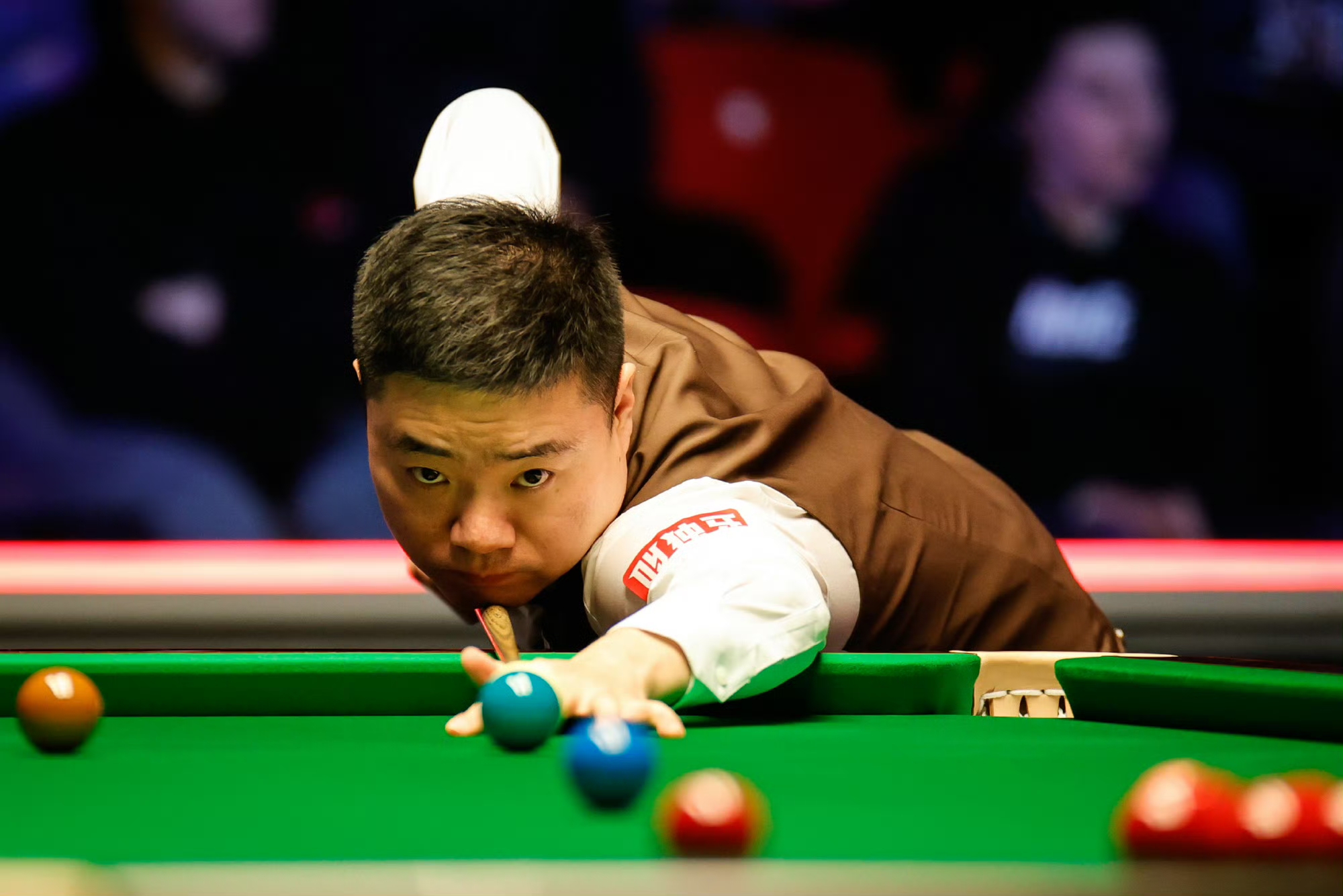 入舆论风暴 入舆论风暴